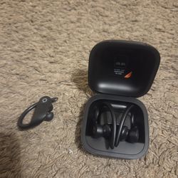 Powerbeats Pro with extra earbud