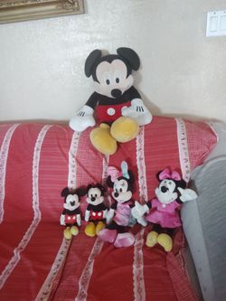 Mickey mouse and Minnie mouse figuresNew