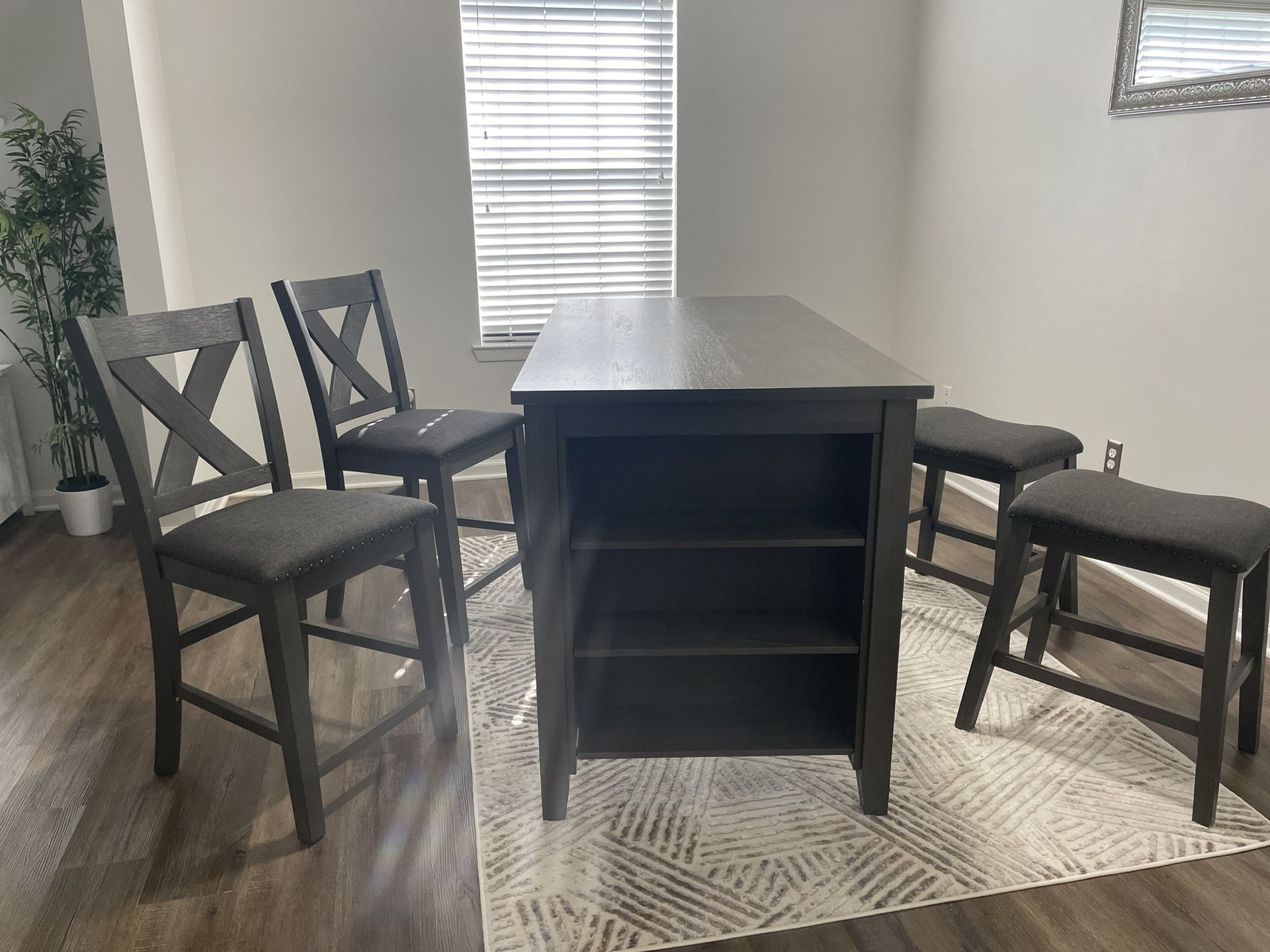 Dining/Kitchen table with 4 Chairs