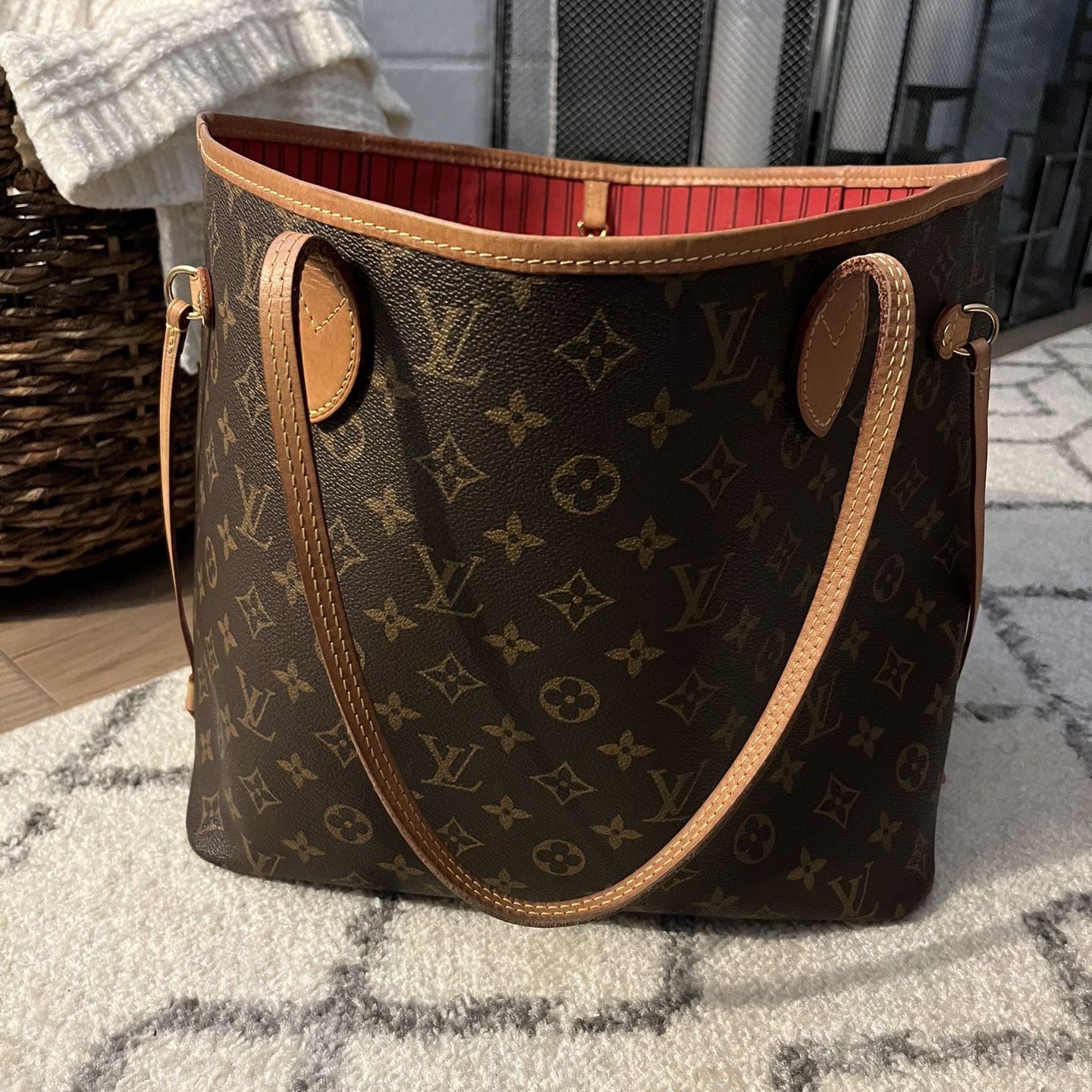 Louis Vuitton,neverfill MM, Authenticity Date Codes # SP6666,please Check  Authenticity ,merry Christmas,first Come First Serve for Sale in Woodbury,  NJ - OfferUp
