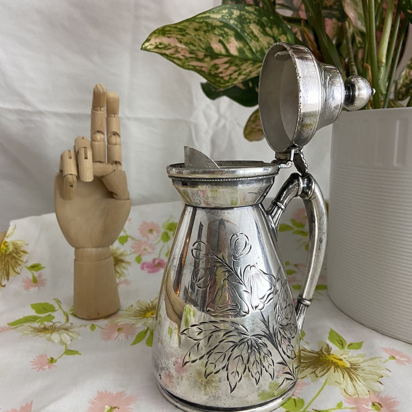 antique Hartford Silver Plate Co. Quad Plate silver jug/syrup pitcher/creamer