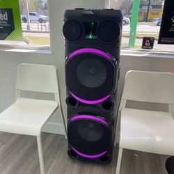 DJ SPEAKER WITH LIGHTS AND SMOKE MACHINE