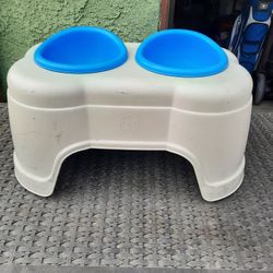 Tall Pet Food Stand