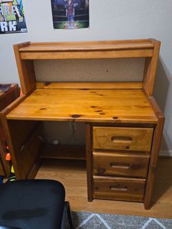 Oak children's desk with hutch