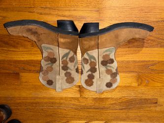 Ariat Flower Design Boots Size 10B