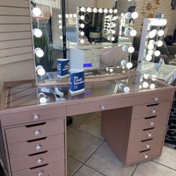 Hollywood Premiere Vanity Table And Led Light Bulbs Mirror