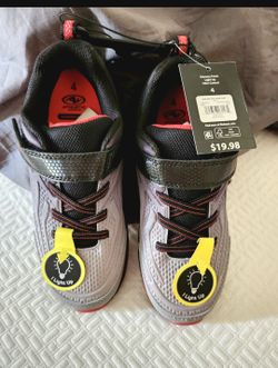 Boy's Light Up Shoes Size 4