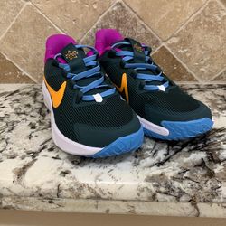 Girls Nike Shoes Size 2