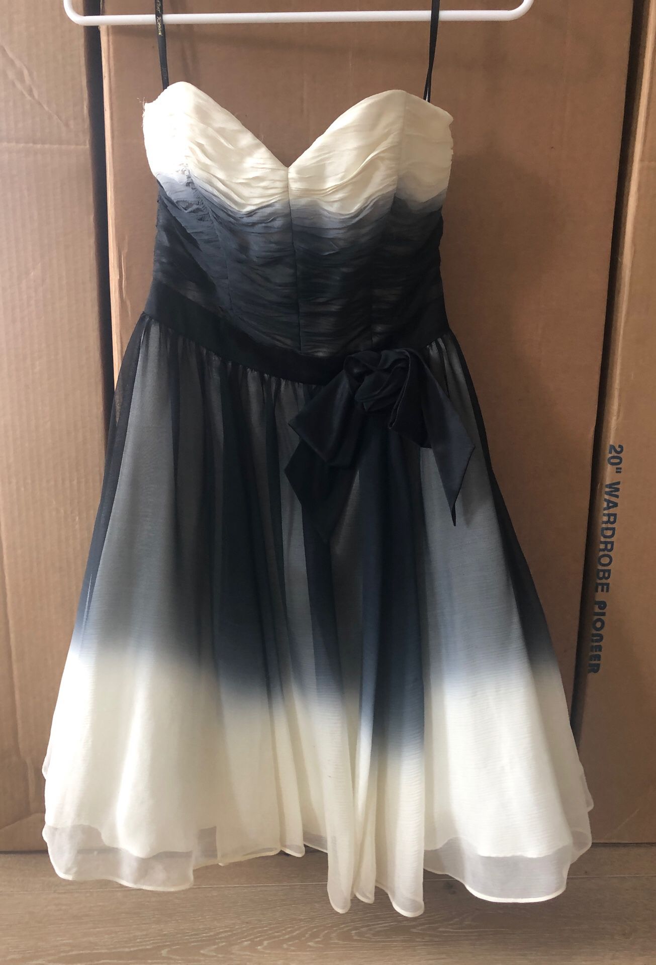 Homecoming/prom dress ! Size 4 Betsy Johnson
