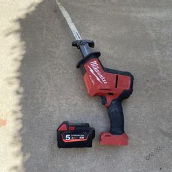 Milwaukee Fuel Hacksaw And Battery M18