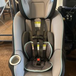 Graco extend2fit car seat bay village