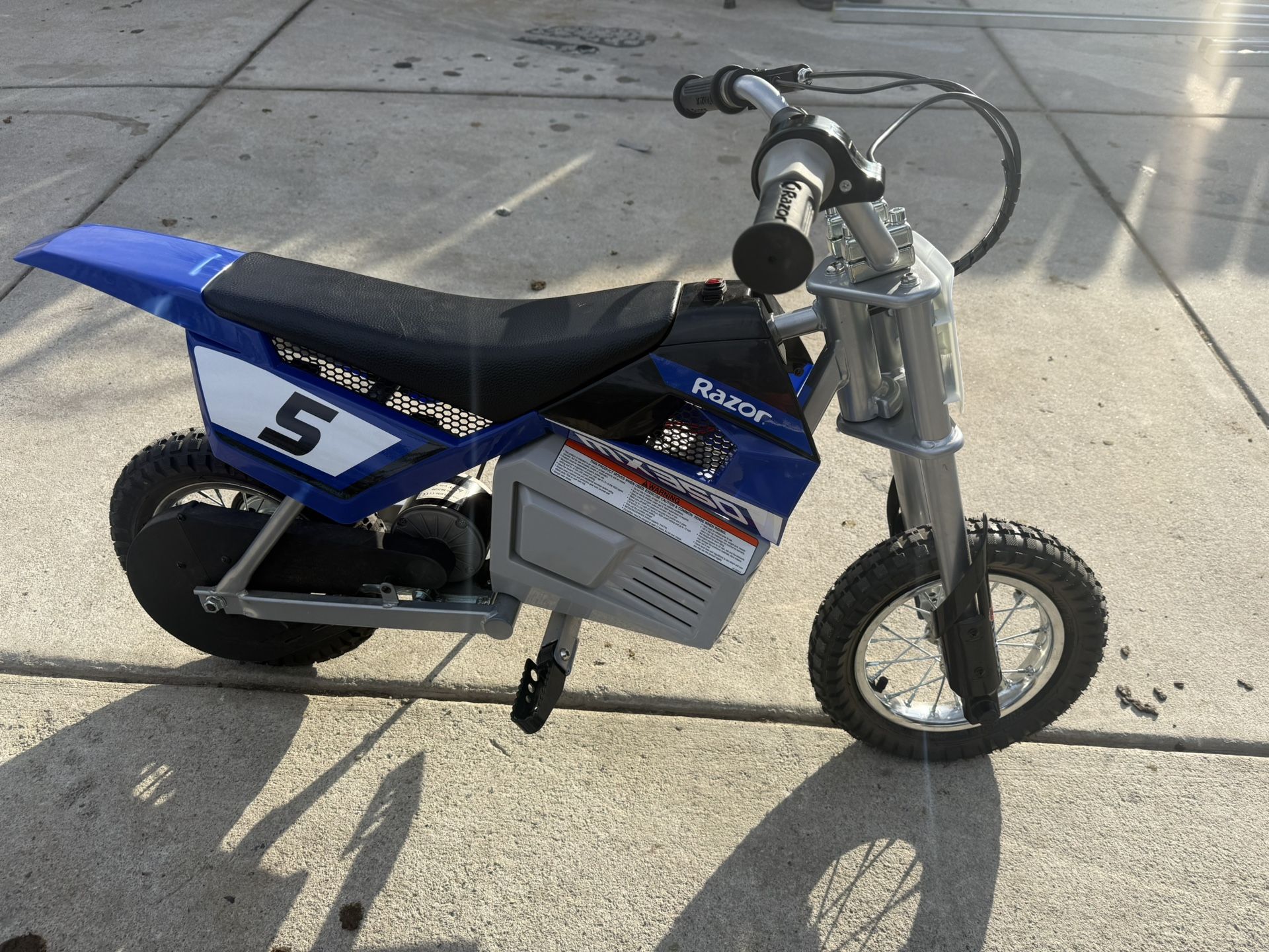 Razor bike 5 don’t turn on comes with charger asking $100