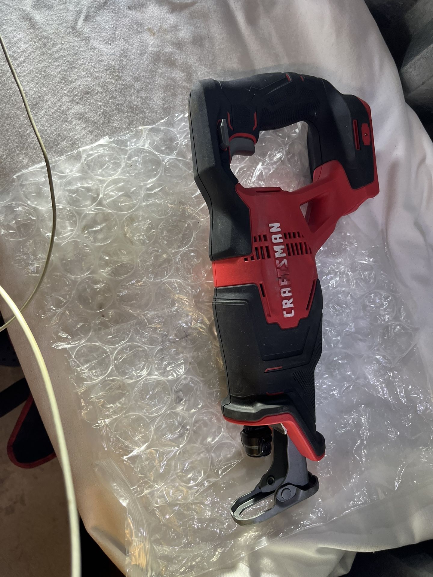 CRAFTSMAN 20 Volt Max Cordless Lithium-Ion Variable-Speed Reciprocating Saw Kit