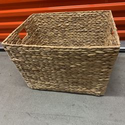 Baskets/Woven Basket/Wire Basket/Utility Basket/ Gift Basket