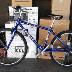TREK 820 Hybrid Bike, USA made 