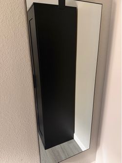 Lululemon the mirror