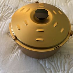 Vintage Rival Crock Pot Bread 'n Cake Bake Gold Aluminum Finish. All accessories  Are Included. Excellent Near Mint Condition. Looks Lightly Used. 