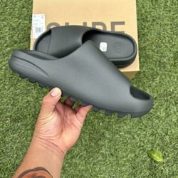 Adidas Yeezy Slide Dark Onyx (11M)