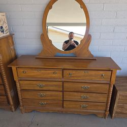 Dresser set