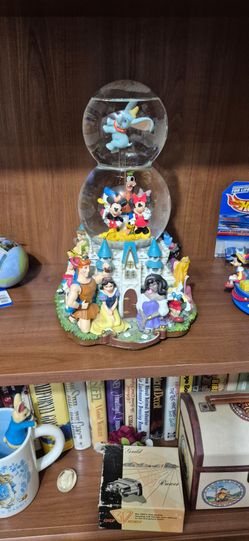 Disney 3 tierd globe