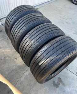 235 45 18 Michelín I'm selling this set of tires with 80% life left on all 4