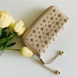 Jimmy Choo dusty pink leather Filipa Star Studded continental zip wallet is in very good preowned condition, nothing significant to note, made in Ital