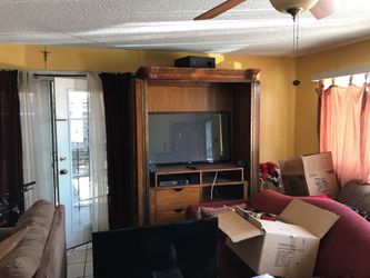 Entertainment center