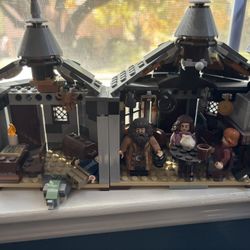 LEGO 75947 Harry Potter Hagrid's Hut : Buckbeak's Rescue Playset 