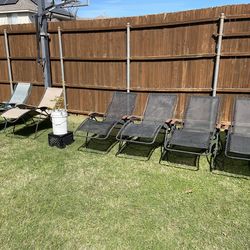 Zero-Gravity Lounge Chairs