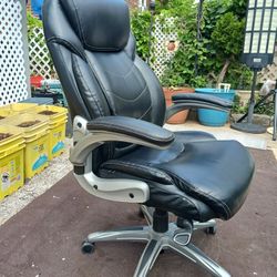CHAIR. Leather 