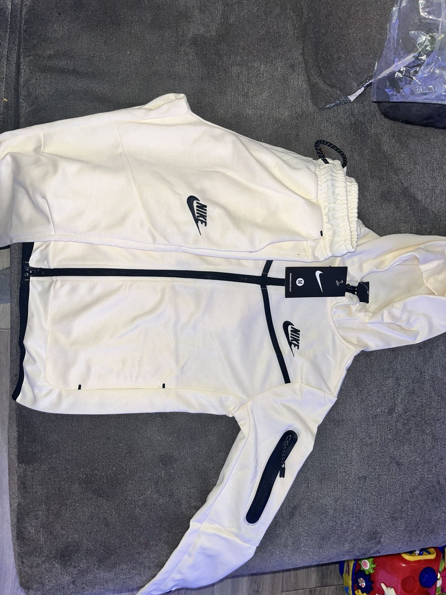 Nike Tech Full Suit Youth size L