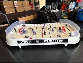 Tabletop hockey game
