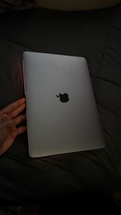MacBook Pro 13” (2017) i7 • 16GB RAM • 512GB SSD