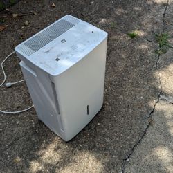 Dehumidifier - FOR REPAIR OR PARTS ONLY