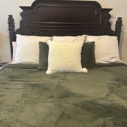 Haverty’s Wood Headboard and Footboard 