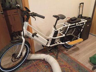 white Blix Packa Genie electric cargo bike