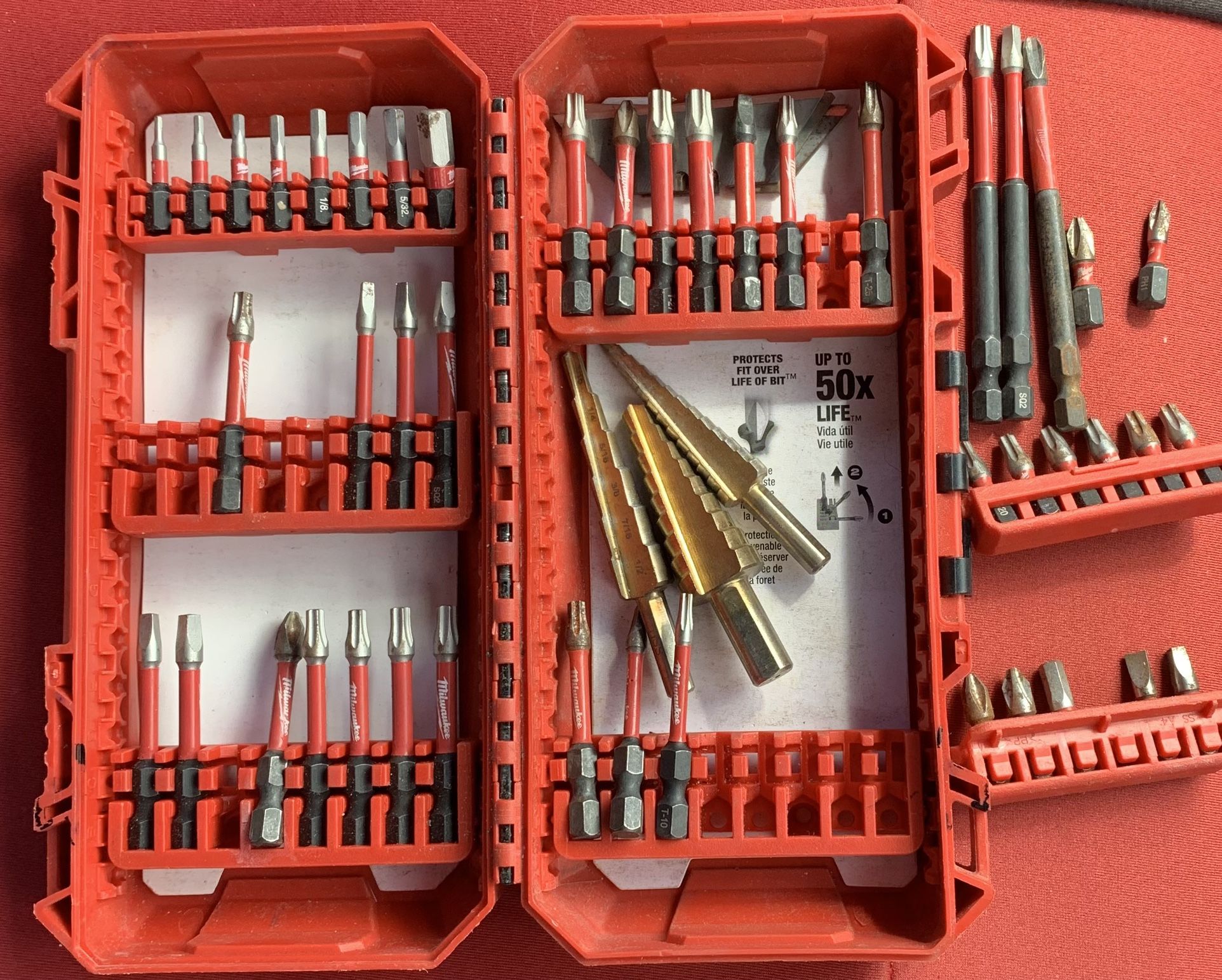 Milwaukee 42 Pc Drive Bit Set w/ Razors And 3-Step Drill Bit