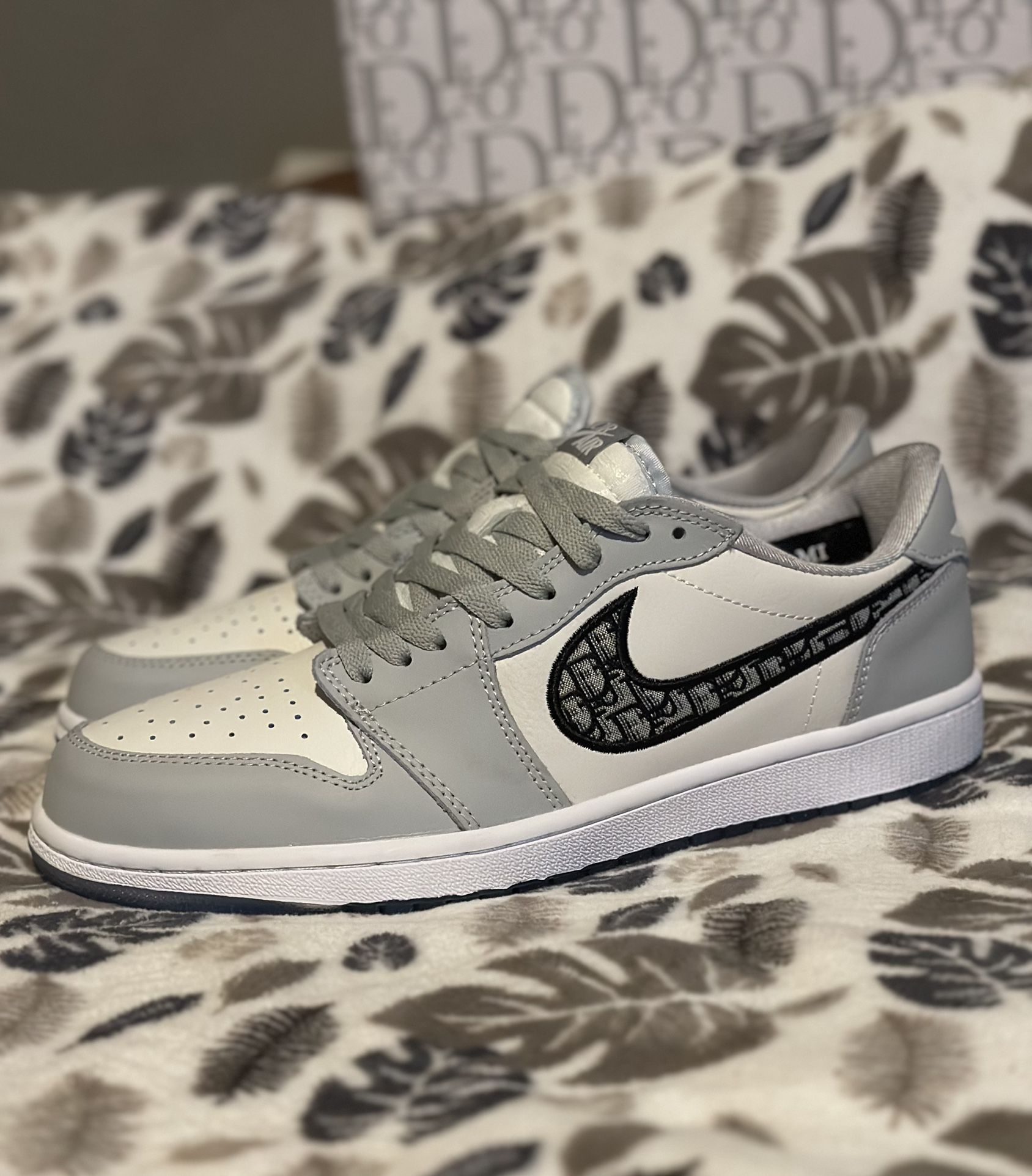 Jordan 1 Retro Low Dior