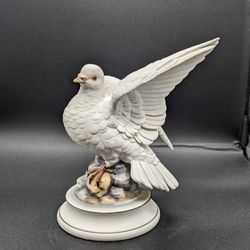 VTG  ANDREA BY SADEK-JAPAN White Porcelain Dove. Mint.
