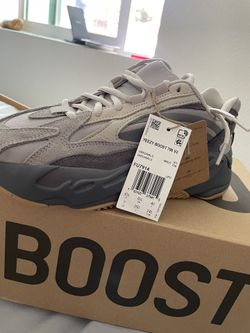 Yeezy Boost 700 V2-590