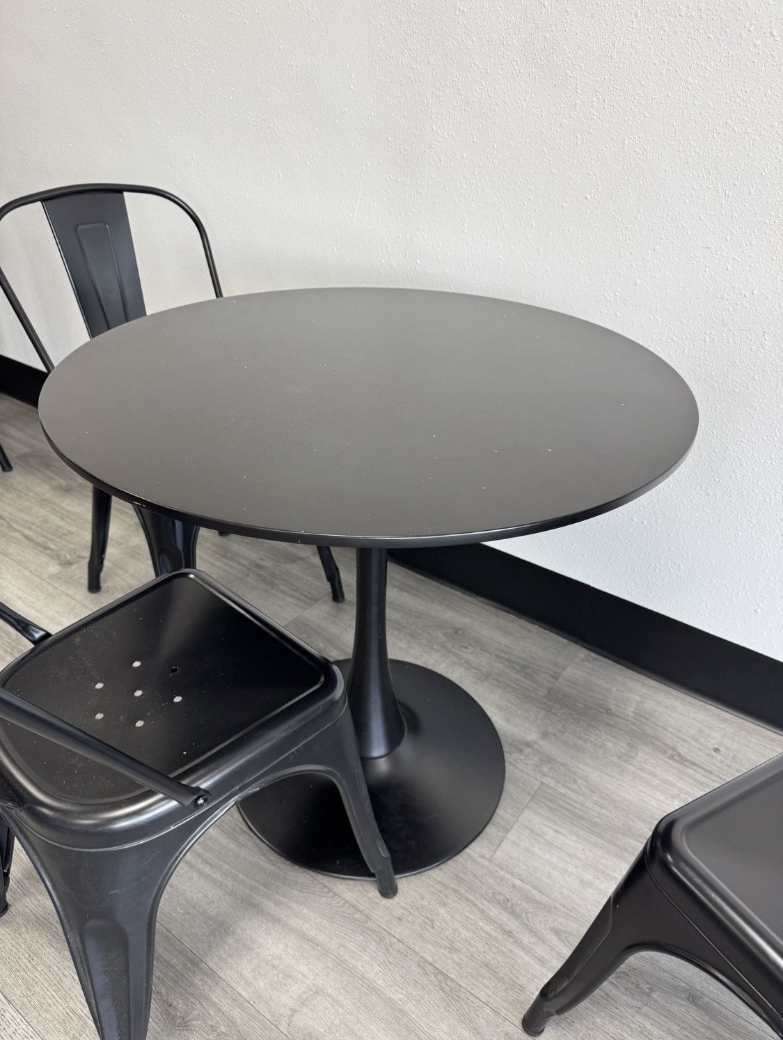 31.5 Kitchen Table + 3 Chairs