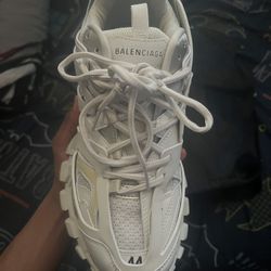 white balenciga size 44