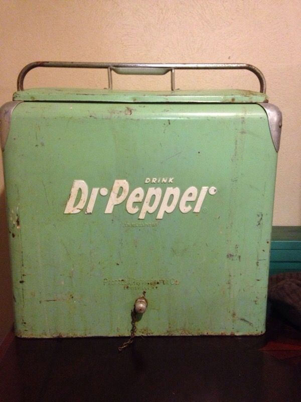 Antique Dr Pepper ice chest / cooler