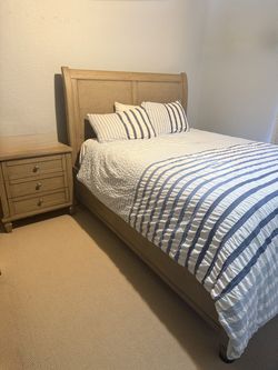 3 Piece Queen Sleigh Bedroom Set
