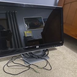 19”  HP Monitors With Build in Speakers 