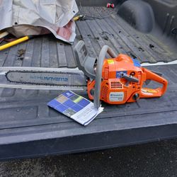  Husqvarna 435 model like new comes with owner's manual.