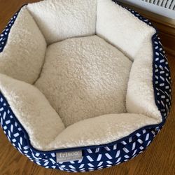 Frisco Small Dog Bed- Brand New