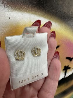 14k STUDS CZ CROWN EARRINGS
