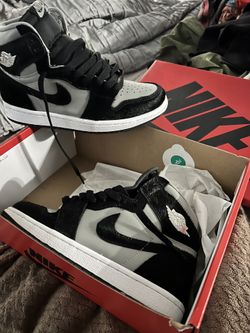 Woman Jordan 1 Highs