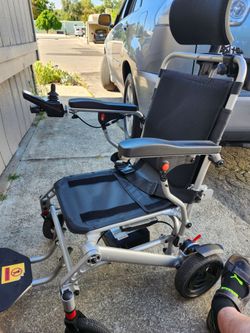 All self use wheelchair. No lift needed.